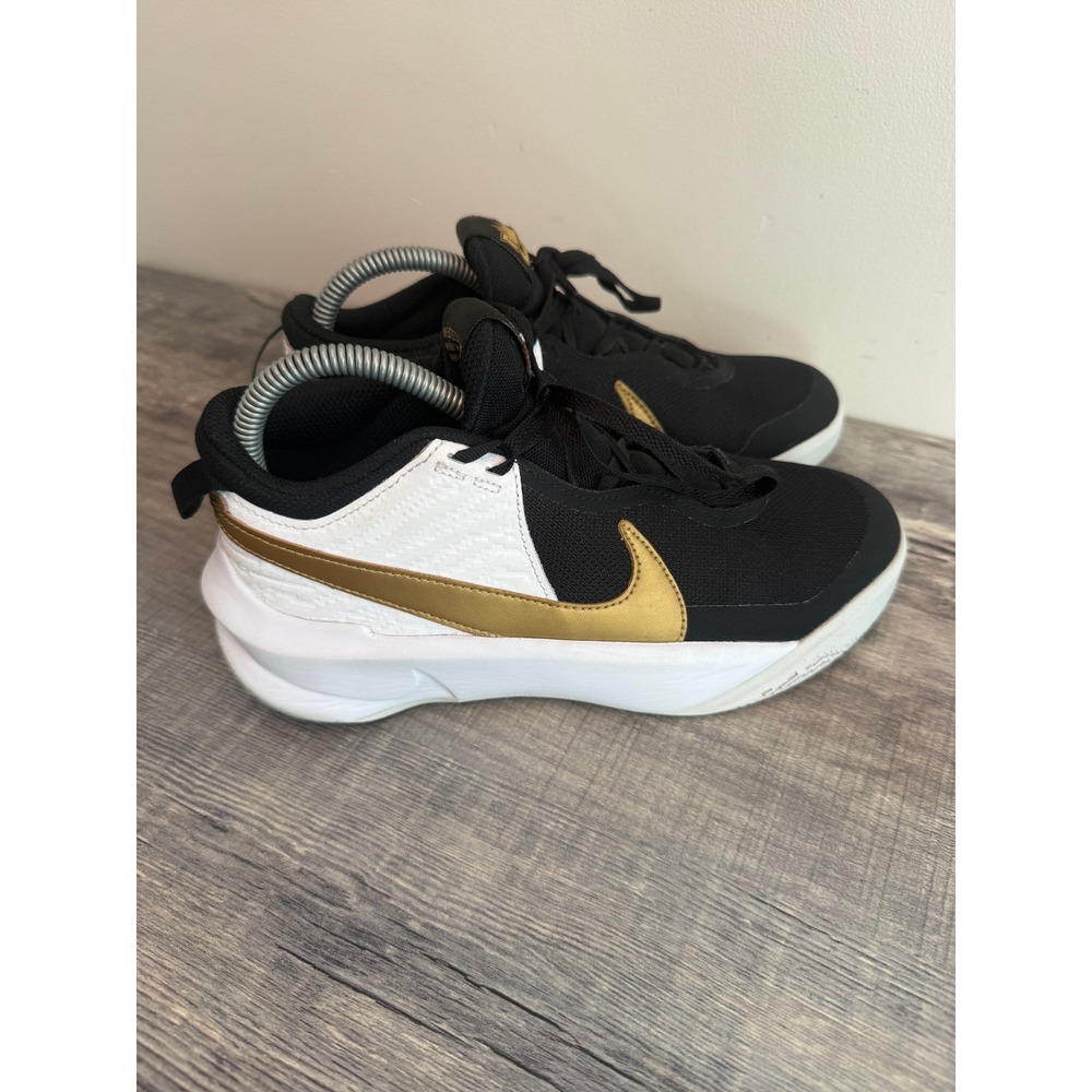 Nike Team Hustle D 10 GS Black White Gold Basketball Shoes CW6735-002 Size 5Y